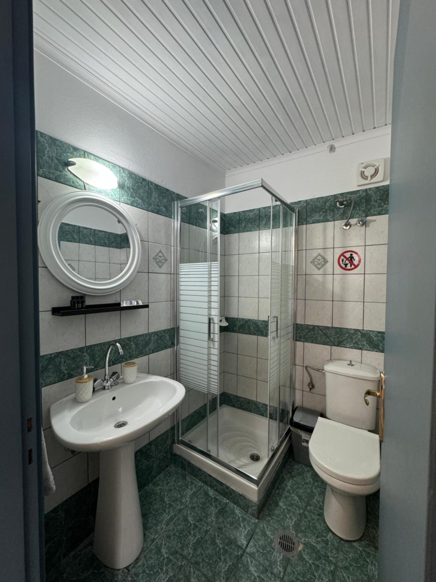 Melintas Cozy Apartments 2 Plomari ภายนอก รูปภาพ